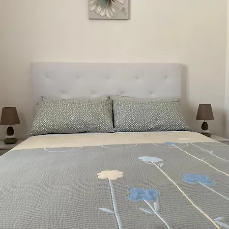 Punta Prima Getaway 公寓